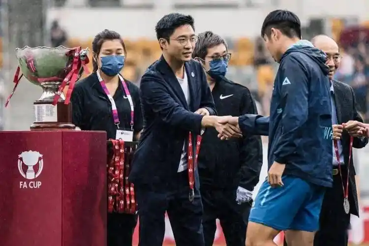 霍英东长子将从香港足协退休,接班人不是霍启刚而是他的弟弟_霍启山