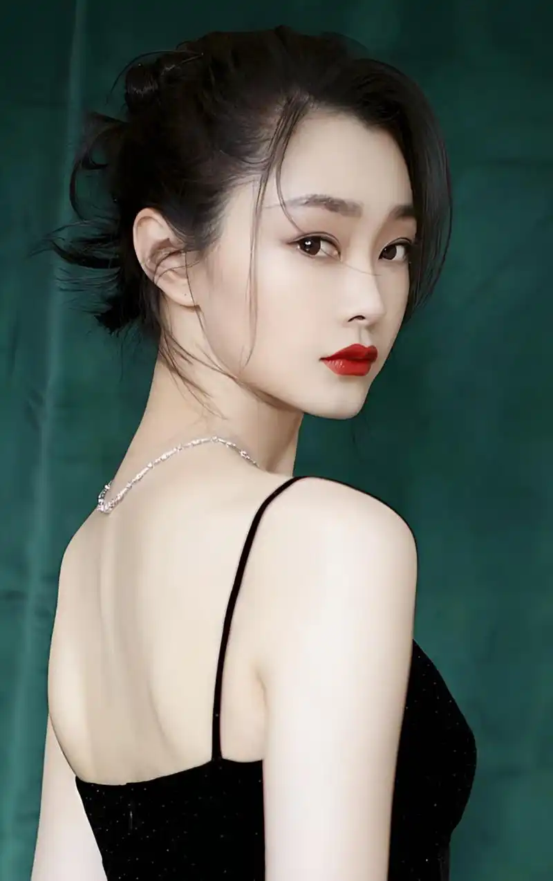 80后美女演员宋轶,唯美时尚艺术写真#时尚与艺术# #明星美图秀