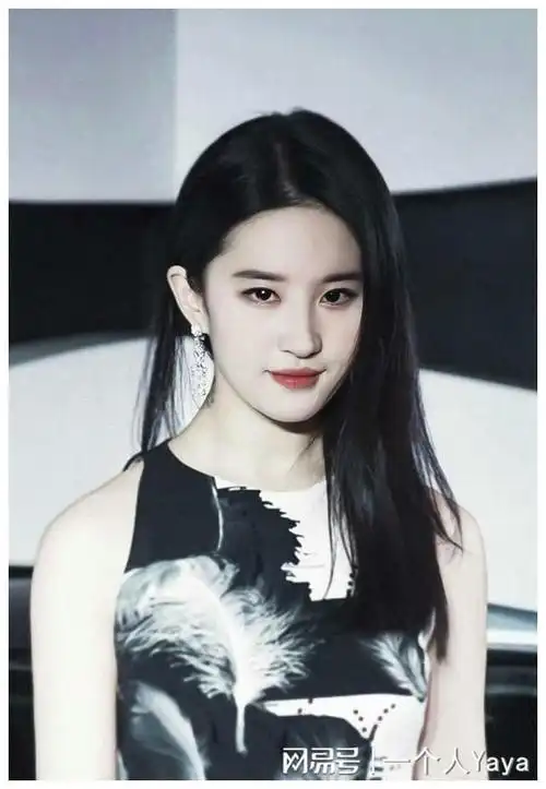 把刘亦菲和大s放到一起,才知道纯天然美人,活得能有多轻松