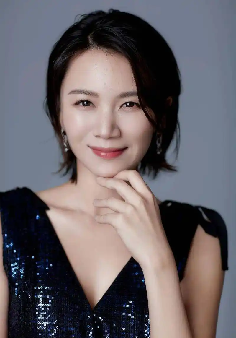 实力演员曹曦文闪婚闪离富二代,净身出户独养女,如今过得如何?