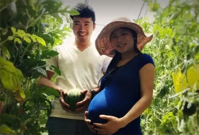 黄英怀孕照时光飞逝,当年在快女上竞争比赛还是一个二十出头的女孩子