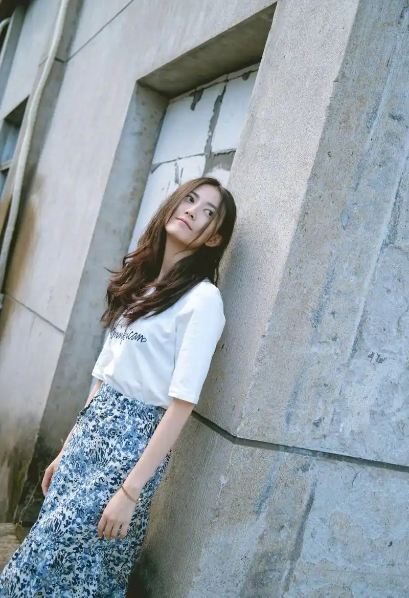 陈钰琪复古穿搭可爱甜美生活照