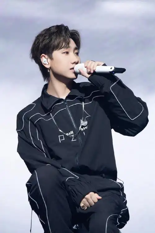 汪苏泷超话#海山日月音乐节#初冬但温暖的深圳,现场热情的大家92