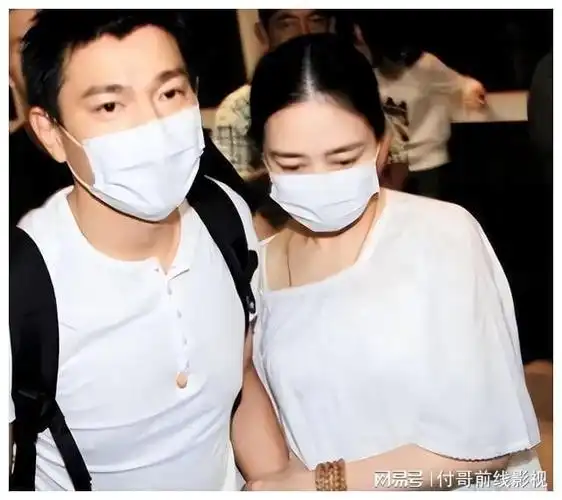 朱丽倩少女时代美艳动人引人注目刘德华30年宠爱不变