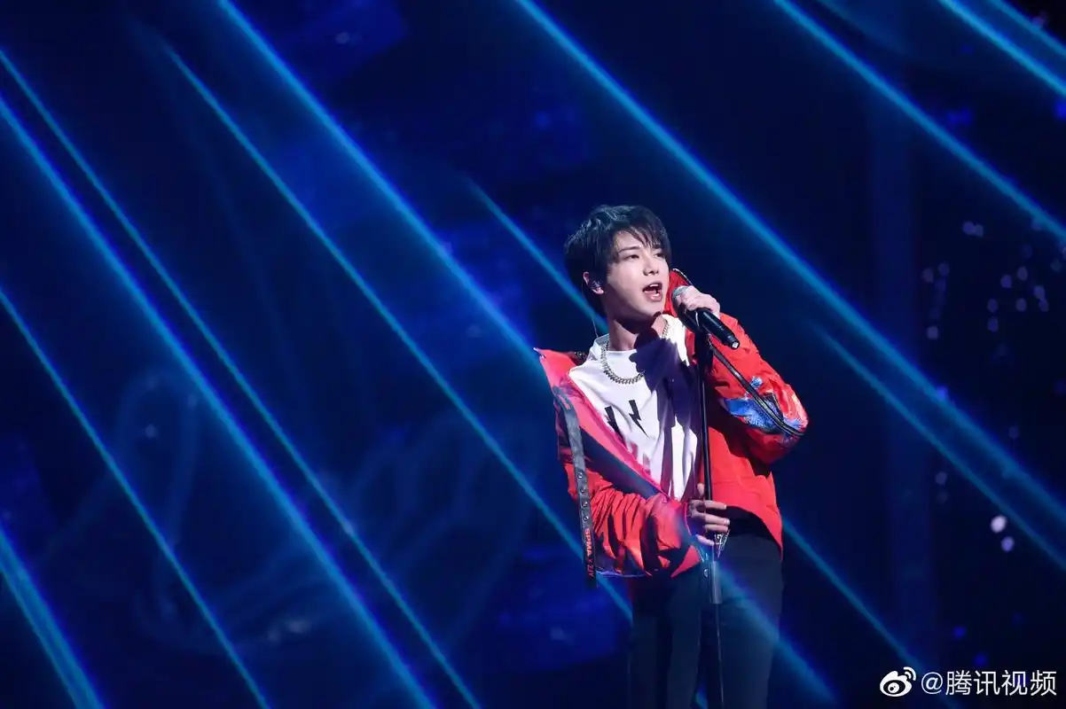 华晨宇《王牌对王牌》最新剧照发布!