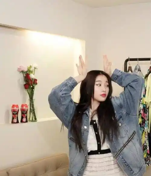 原创刘雨昕的裸眼妆虞书欣的上扬眼线都敌不过赵小棠的蓝色眼影