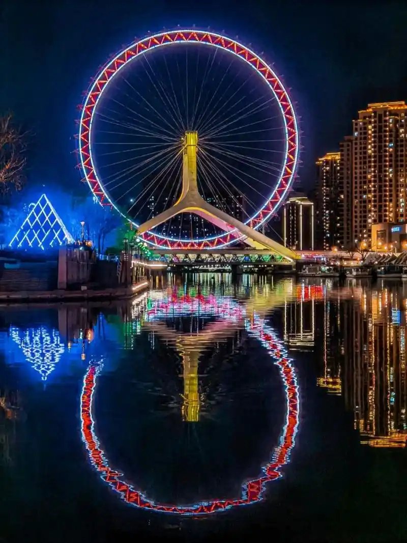 天津之眼99坐落于天津市海河永乐桥上 因形状与视角的特征被得名