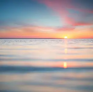 日出时的海景照片