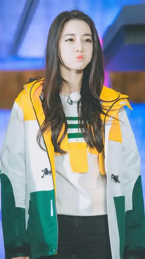 奔跑吧迪丽热巴甜美剧照