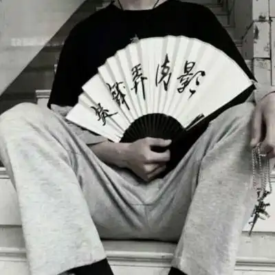手拿扇子美少年头像,男生头像图片-回车桌面