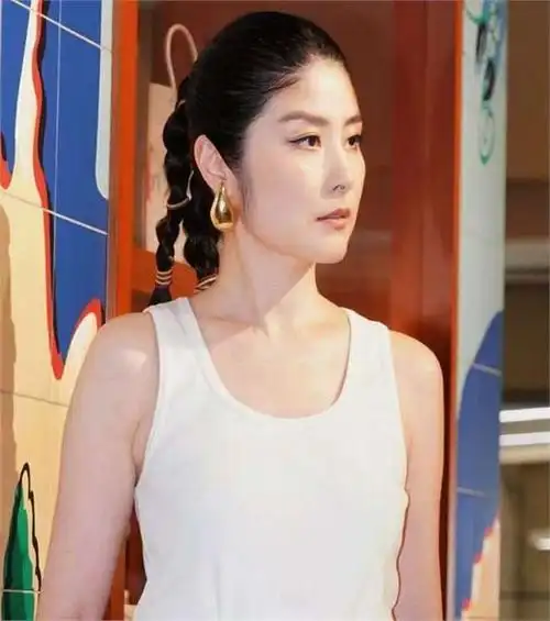 亲妈啊,陈慧琳笑儿子是肥仔,15岁长子身高1米8模样傻傻无意入行