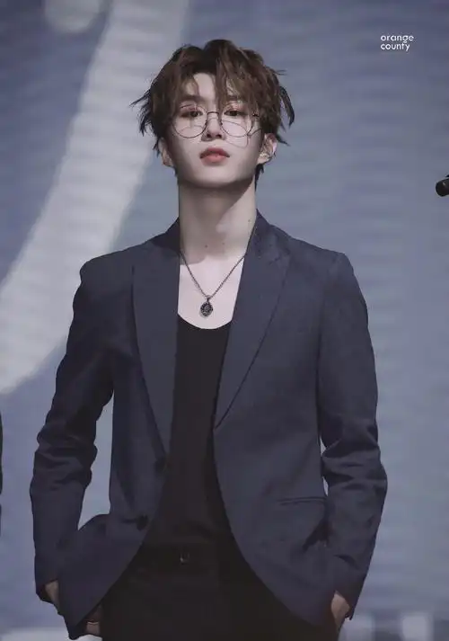 范丞丞眼镜造型汇总,斯文绅士或霸气超a,演绎不同的帅气男友风