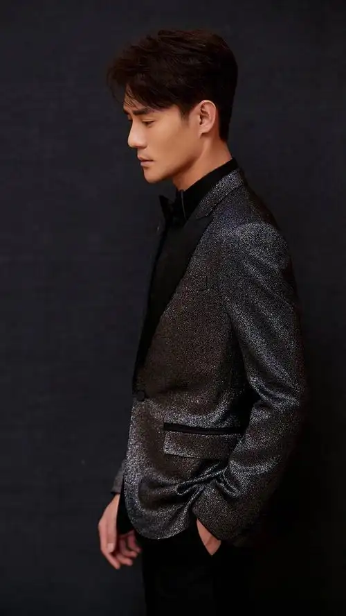 低音炮男神王凯手机壁纸锁屏图片