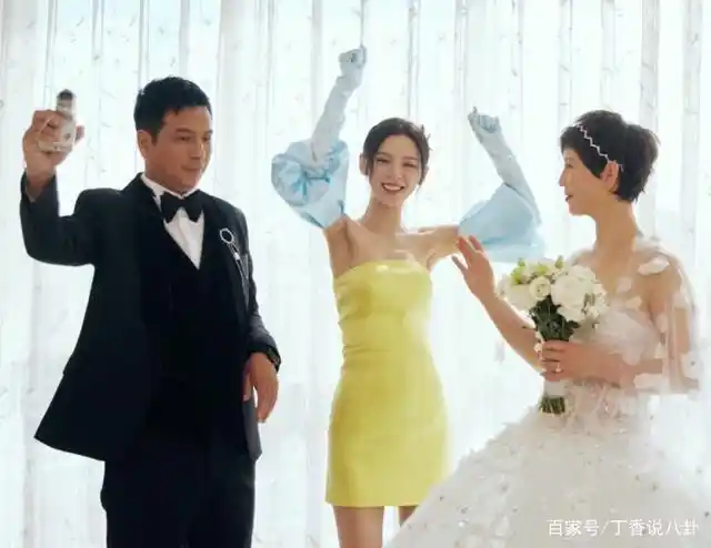 张予曦带父母拍婚纱照,一家三口全是高颜值,家族基因太强大了