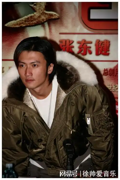 看了李嘉欣儿子的颜值才知道谢霆锋遗传基因有多强大