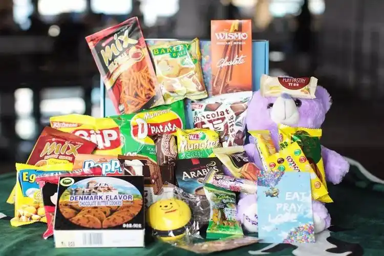 一口气尝了10个国家的零食,过年不出门也能吃遍全世界!