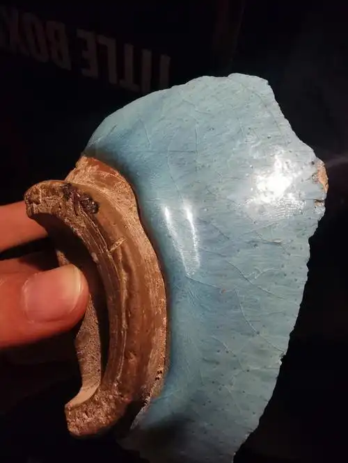 金元钧瓷标本底足的基本标准就是,金代钧窑标本底足跟宋代钧窑差不多