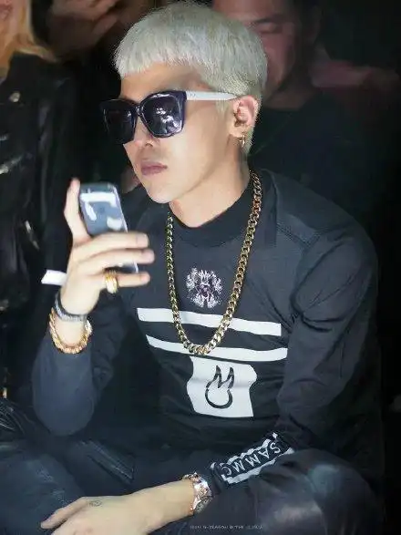 权志龙白头发齐刘海