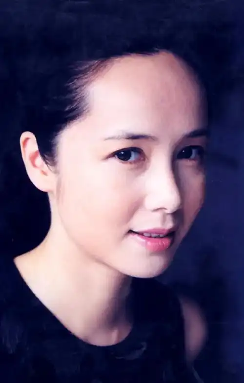 蒋雯丽年轻时候完全可以走甜妹路线啊