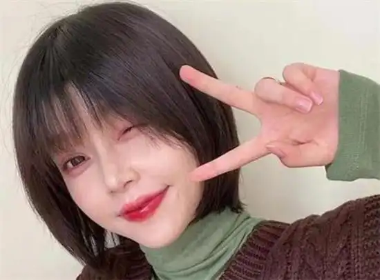 2023年流行直发波波头直发波波头清新时髦的代表作_飘逸直发_女生发型