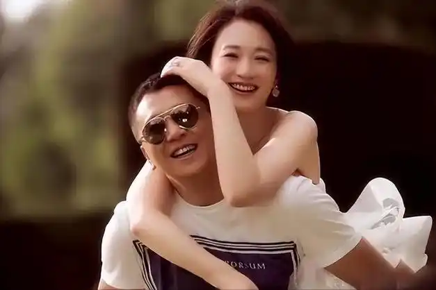 李小冉:娱乐圈的"大号水蜜桃",独立反叛的魅力女神|鄢颇|梅婷|孙东海