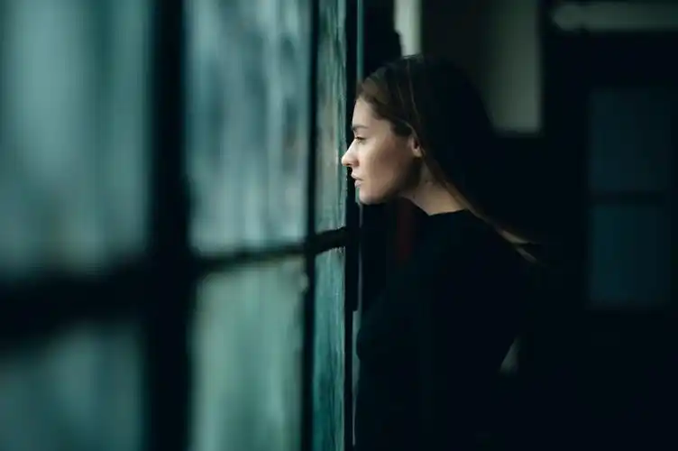 简介:一组精美的站在窗前的美女图片高清,站在,窗前,美女图片,高清