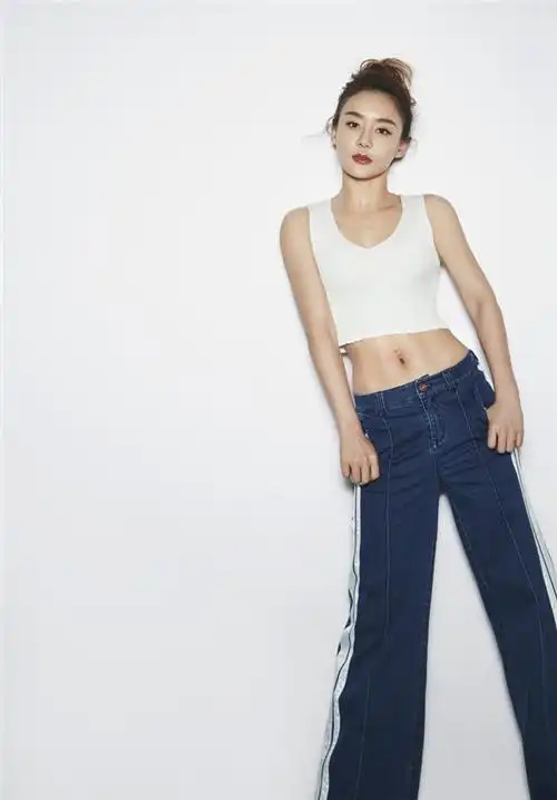 袁姗姗最新写真穿露脐装再秀马甲线