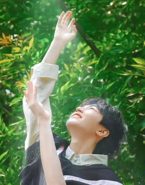 王俊凯清清白白入校坦坦荡荡毕业