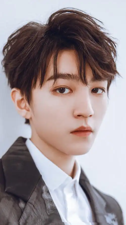 王俊凯金丝眼镜