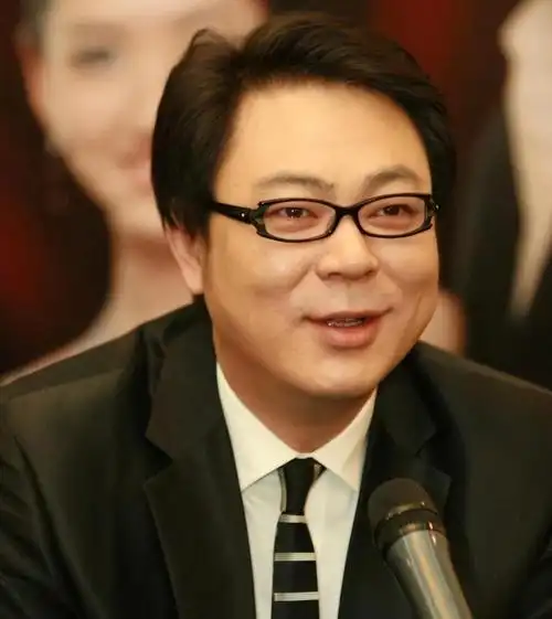 近日,关于《家有儿女》中夏东海一角的扮演者高亚麟的私生活问题引发