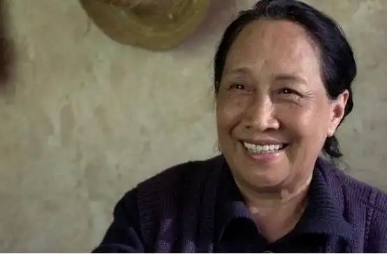 《家有儿女》中的姥姥,拥有3套价值上亿四合院,却成了她的负累