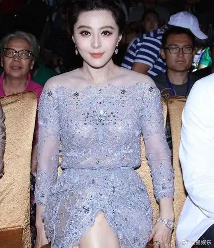 范冰冰如今体重80多斤细腰大长腿网友祝贺她摆脱微胖女神