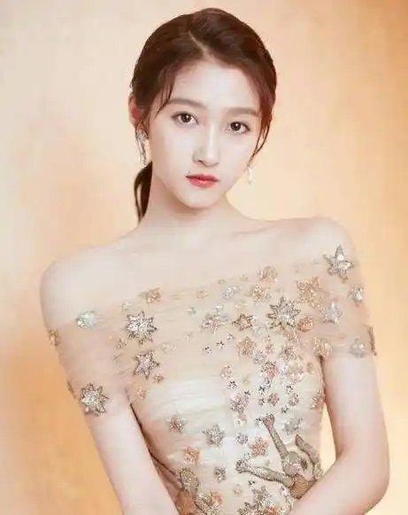 原创95后四小花旦张子枫关晓彤文淇张雪迎你最看好哪个呢