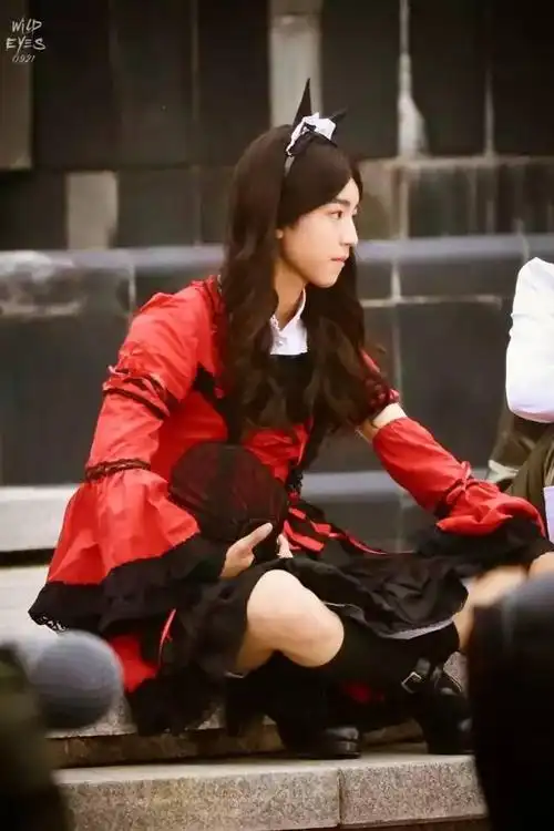 王俊凯:因此当时tfboys参加的《我们的少年时代》剧情需要,王源