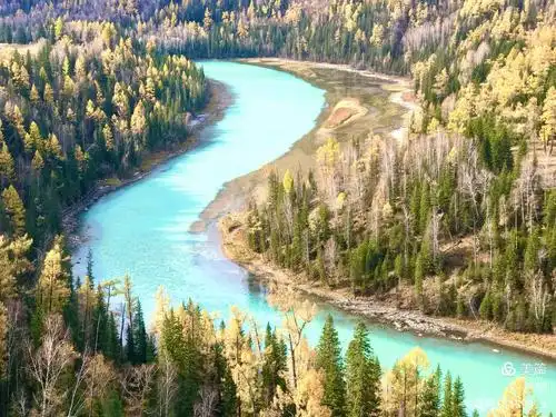 风景如诗如画的月亮湾