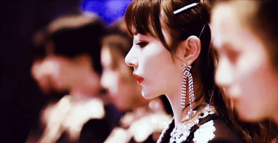 为什么孔雪儿的镜头这么少?看完采访明白了,"白痴美"人设不倒