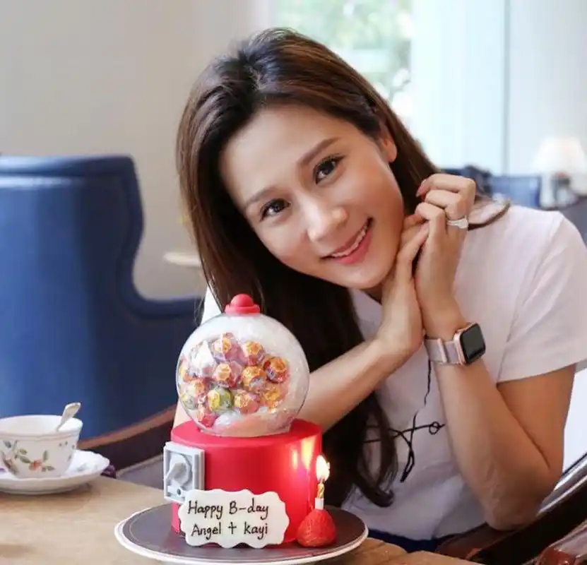 港姐张嘉儿产后复出容光焕发颜值演技受赞曾被嘲史上最丑港姐