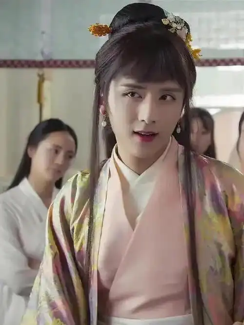 当男明星男扮女装任嘉伦许凯毫无违和感直到看到成毅太惊艳