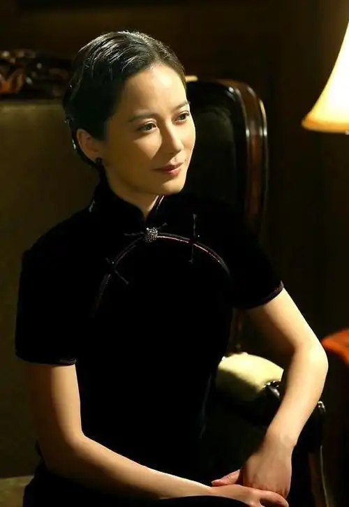 胸针迷穿旗袍戴胸针的俞飞鸿超有气质