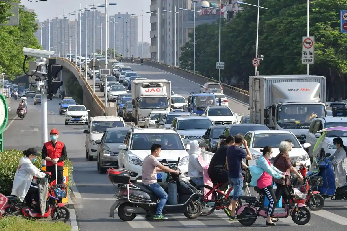 车流量日趋上升 你熟悉的早晚高峰又回来了_蚌埠新闻网