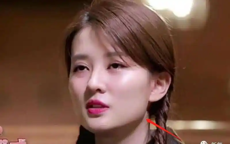 很少有女明星下半张脸收得这么圆,又这么扩,连小方脸的徐璐都比她