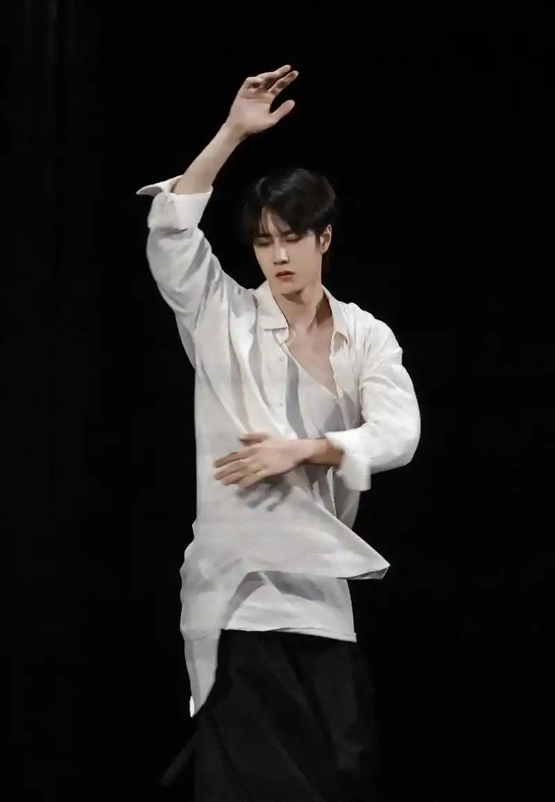 王一博 跨年唯美舞蹈! - 抖音