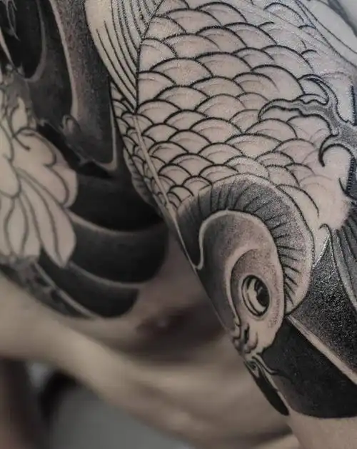 鲤鱼半甲,未完代续纹身图片_手臂老传统新传统鲤鱼半甲纹身图案