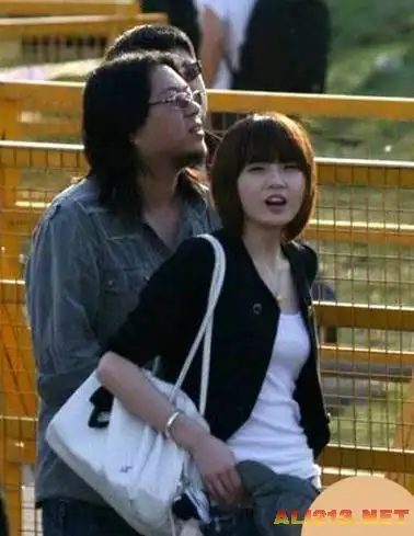 高晓松认识现在的老婆之前有过一段婚姻,而他现在的老婆叫做徐珊珊