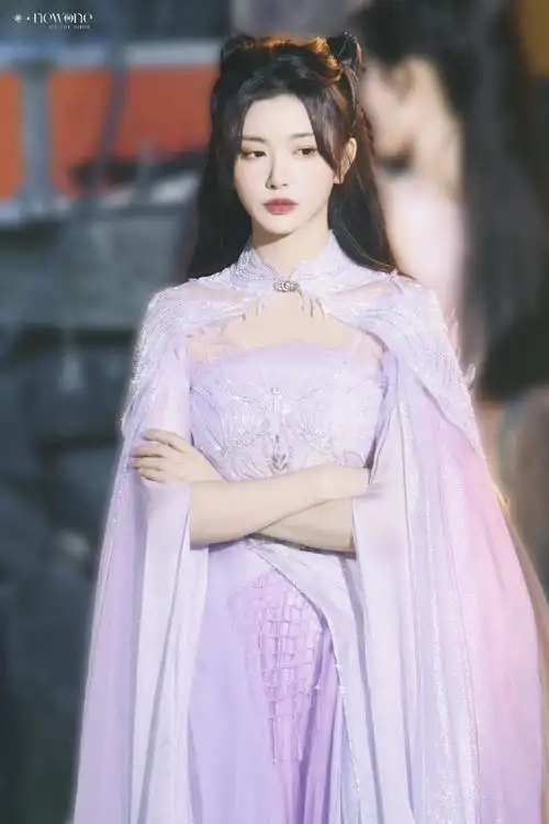 孔雪儿紫色露背裙##孔雪儿斗罗大陆2