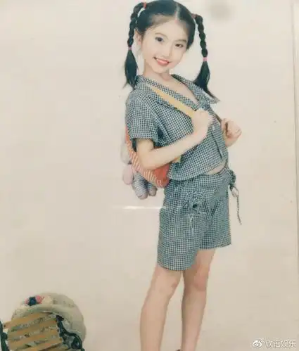景甜童年照曝光从小就是美人坯子如今更让人惊艳万分