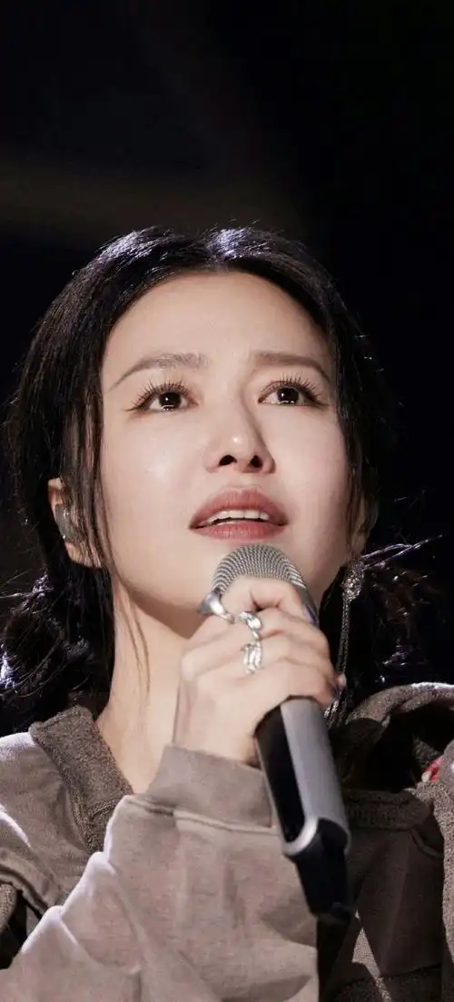 谭维维歌手彩排哭了