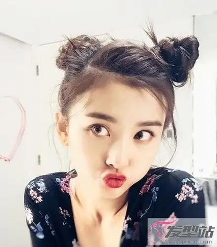 双丸子头最好看的扎法明星都扎双丸子头减龄卖萌