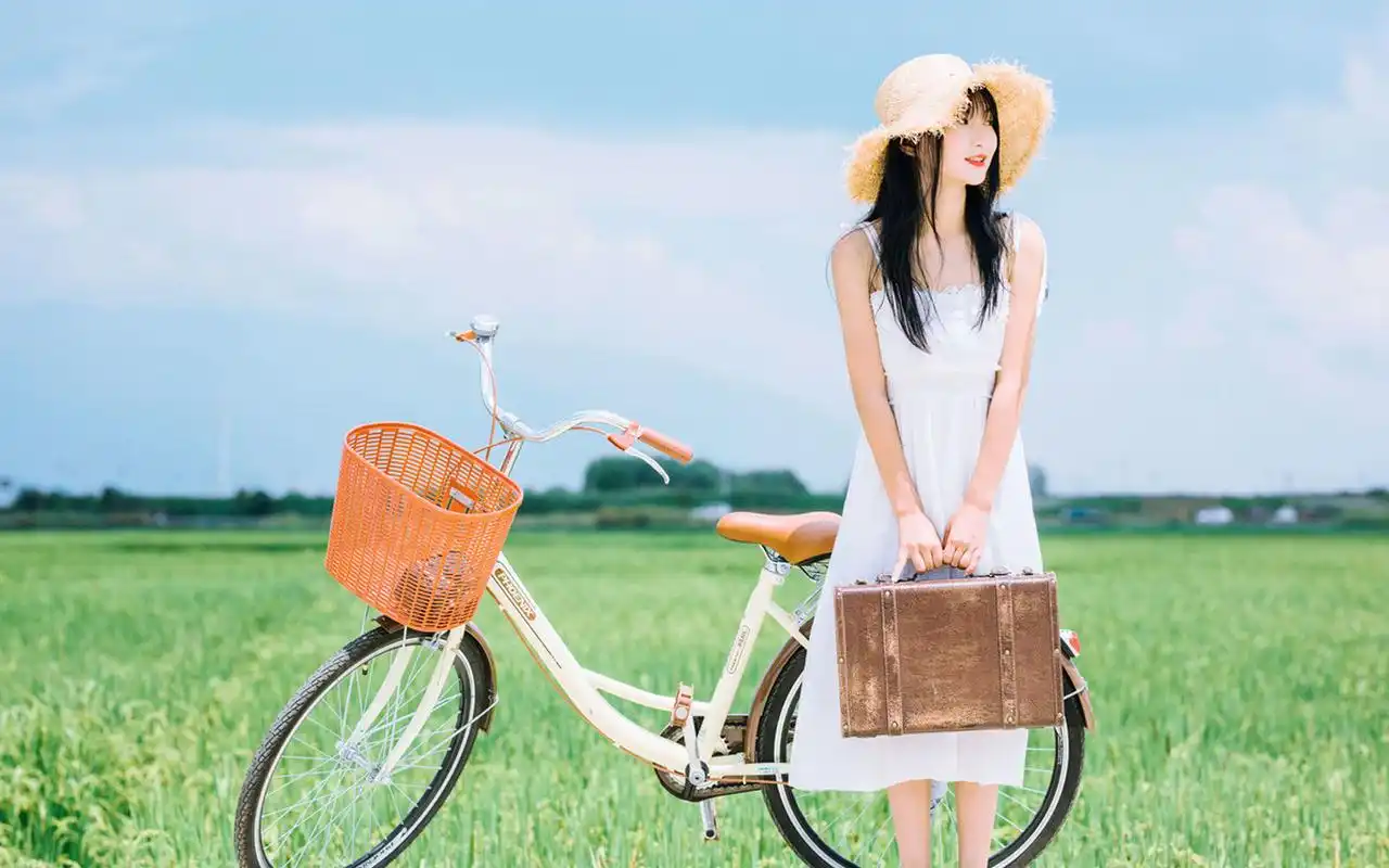 日系美女清新写真图片桌面壁纸