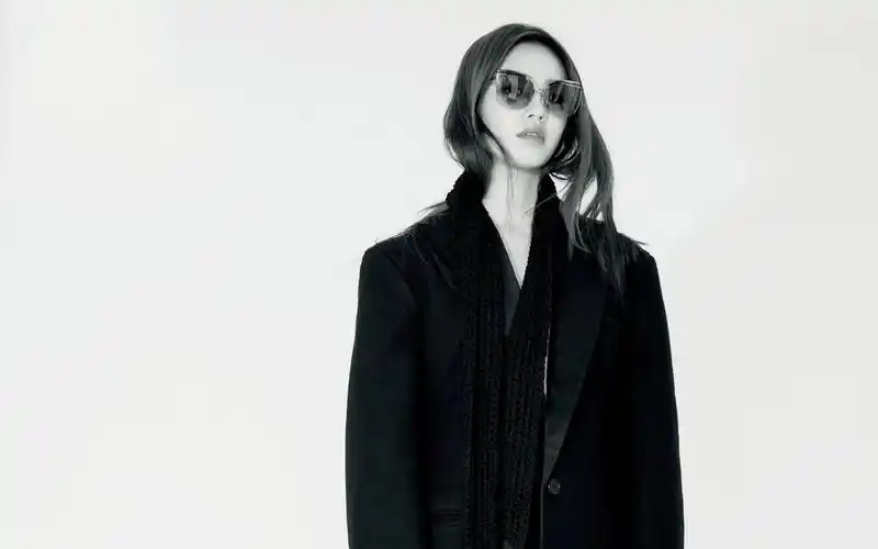 林允最新黑白造型性感杂志写真图片图片